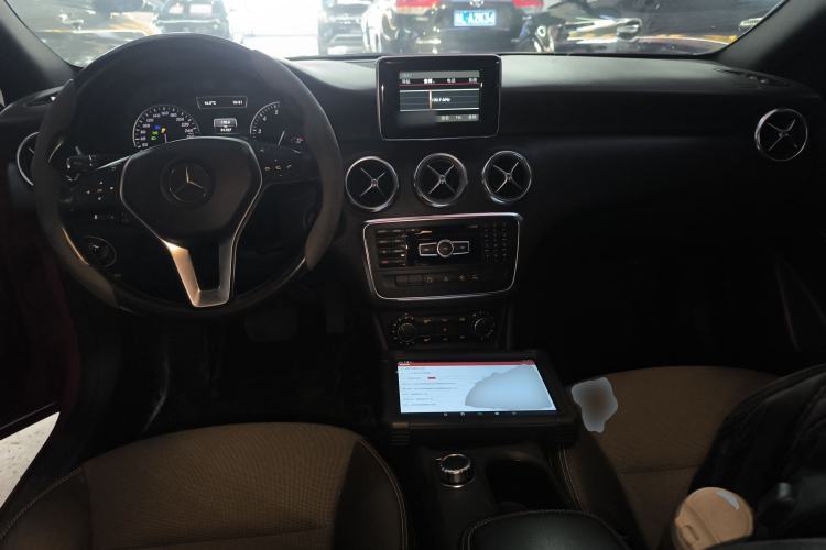 Used Mercedes-Benz A-Class 2015 A 180 Center Console