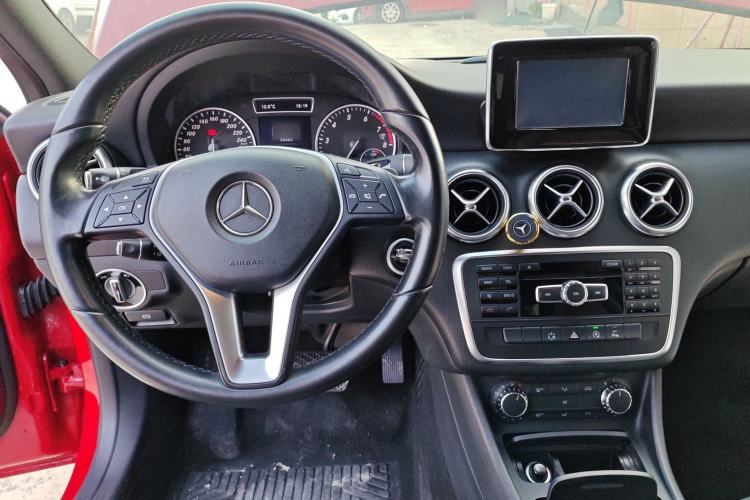 Used Mercedes-Benz A-Class 2015 A 180 Center Console