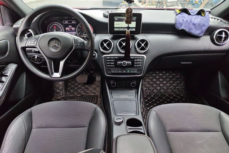 Used Mercedes-Benz A-Class 2015 A 180 Standard Model Center Console