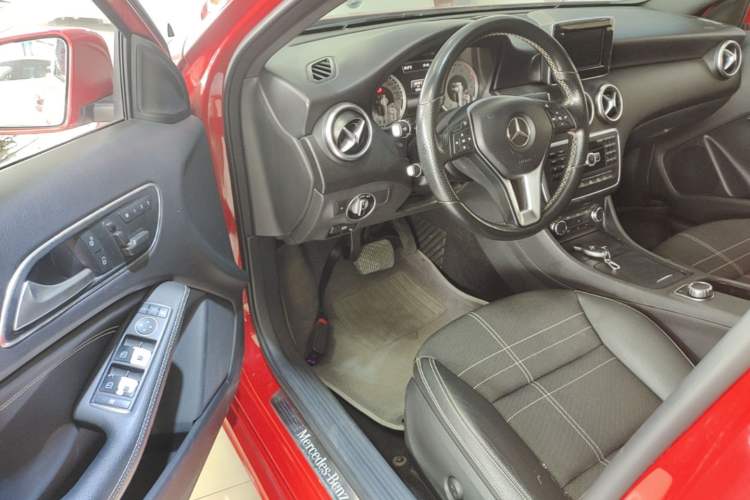 Used Mercedes-Benz A-Class 2015 A 200 Fashion Model Driver Seat