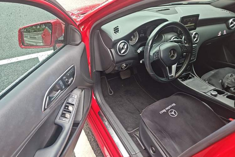 Used Mercedes-Benz A-Class 2015 A 200 Fashion Model Driver Seat