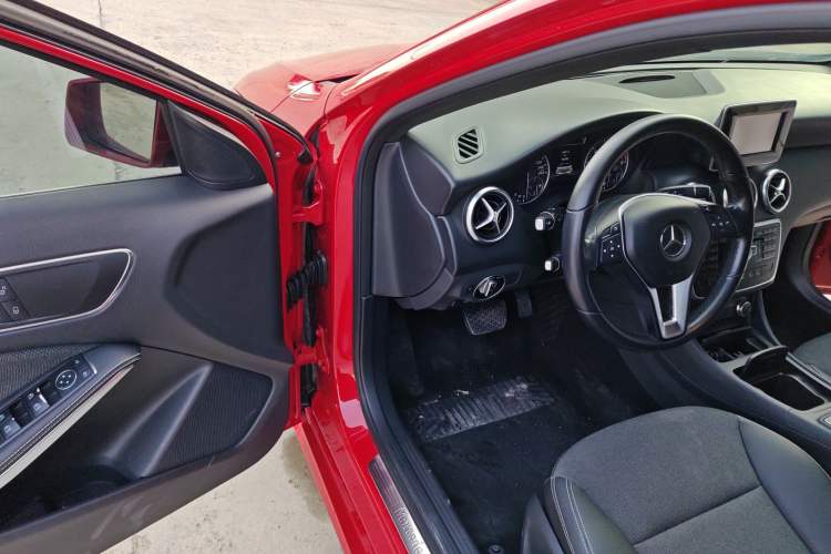 Used Mercedes-Benz A-Class 2015 A 180 Driver Seat