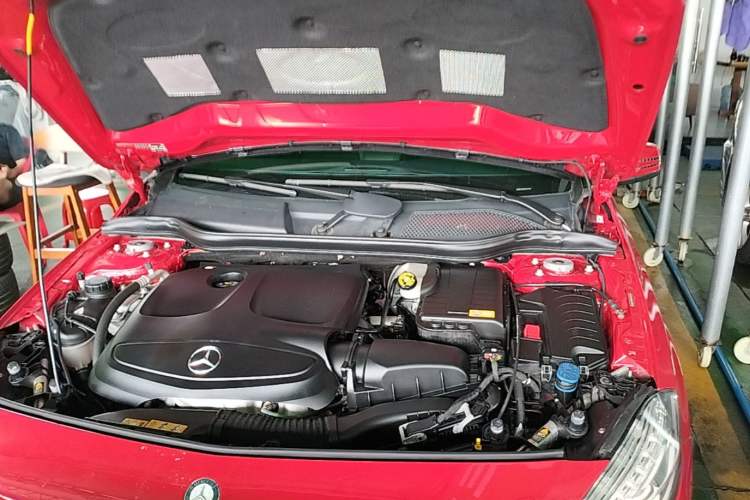 Used Mercedes-Benz A-Class 2015 A 200 Fashion Model Engine Bay