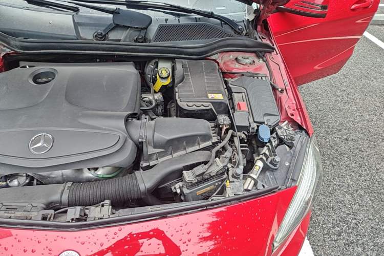 Used Mercedes-Benz A-Class 2015 A 200 Fashion Model Engine Bay Left