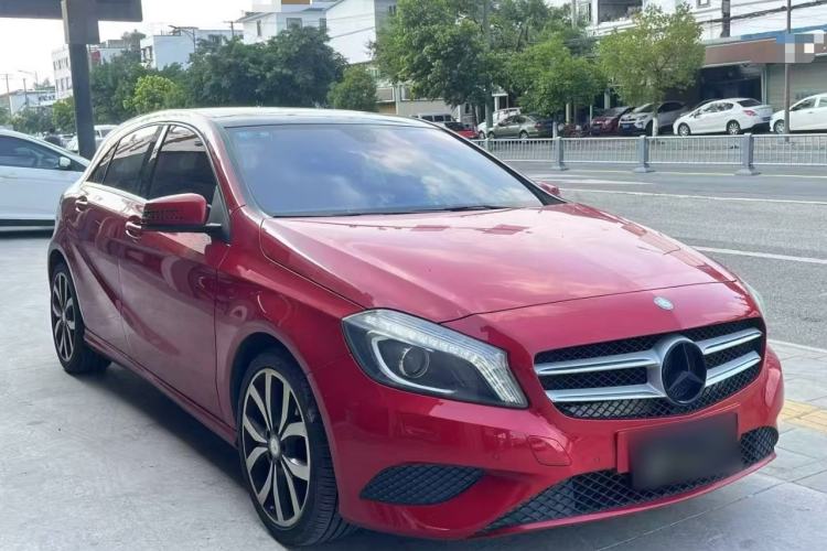 Used Mercedes-Benz A-Class 2015 A 200 Fashion Model Front Right 45 Deg
