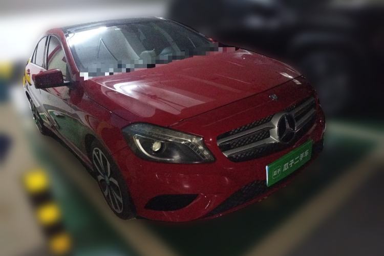 Used Mercedes-Benz A-Class 2015 A 200 Fashion Model Front Right 45 Deg