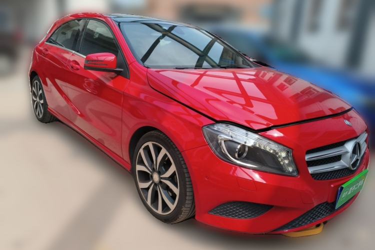 Used Mercedes-Benz A-Class 2015 A 200 Fashion Model Front Right 45 Deg