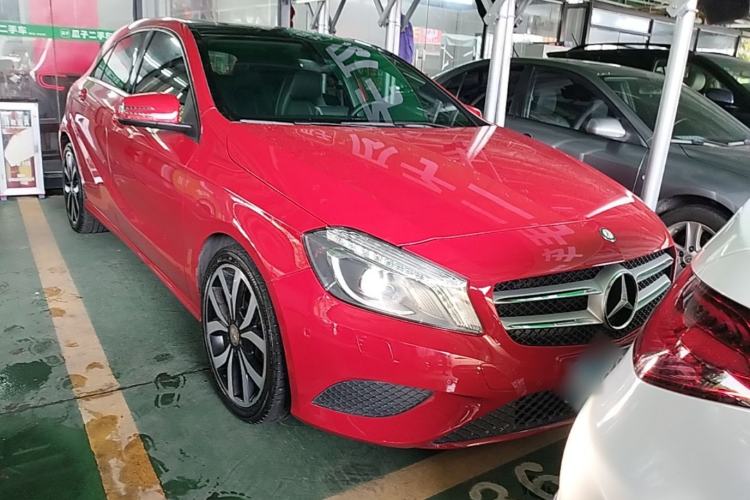 Used Mercedes-Benz A-Class 2015 A 200 Fashion Model Front Right 45 Deg
