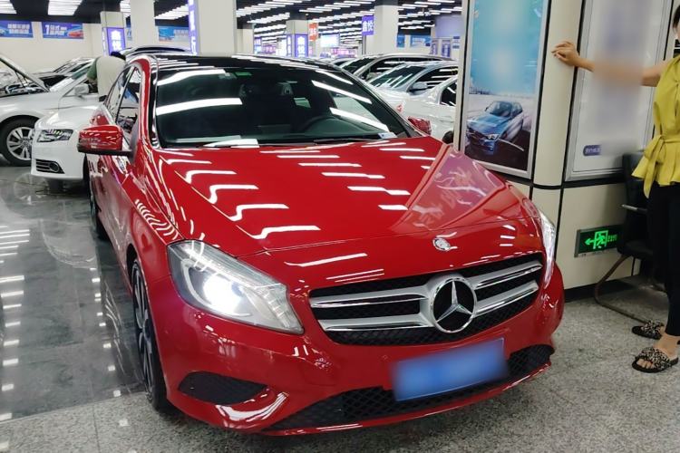Used Mercedes-Benz A-Class 2015 A 200 Fashion Model Front Right 45 Deg