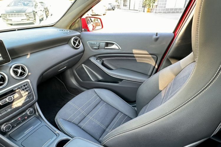 Used Mercedes-Benz A-Class 2015 A 200 Fashion Model Interior 1