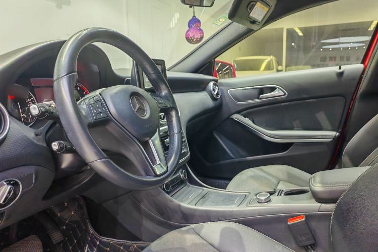 Used Mercedes-Benz A-Class 2015 A 180 Interior 2