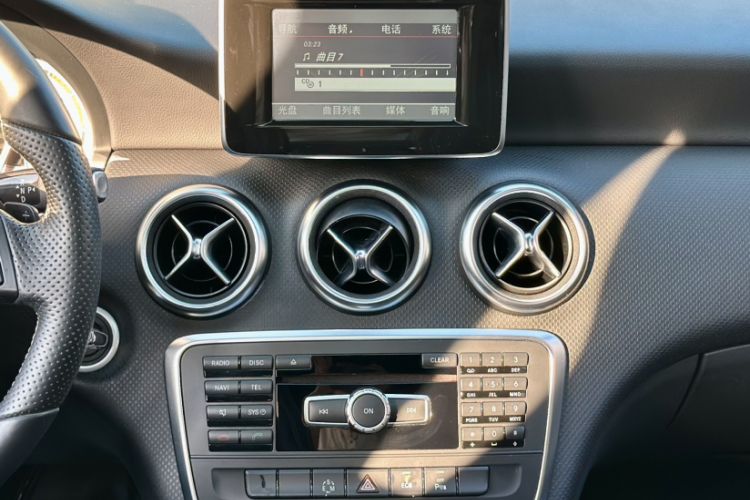 Used Mercedes-Benz A-Class 2015 A 200 Fashion Model Interior 3