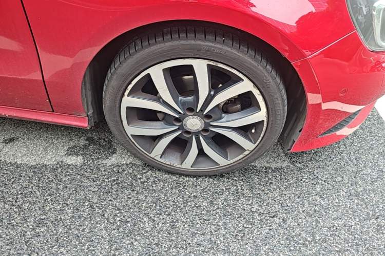Used Mercedes-Benz A-Class 2015 A 200 Fashion Model Right Front Wheel Hub