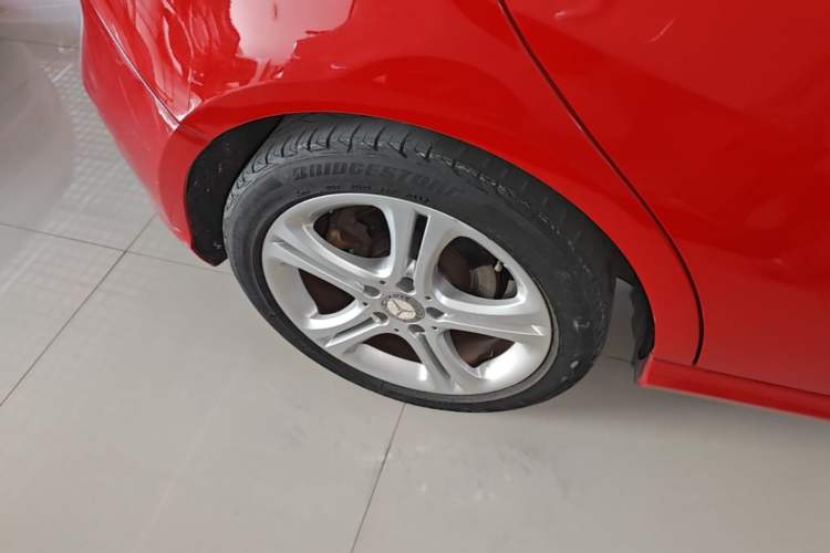 Used Mercedes-Benz A-Class 2015 A 180 Standard Model Right Rear Wheel Hub