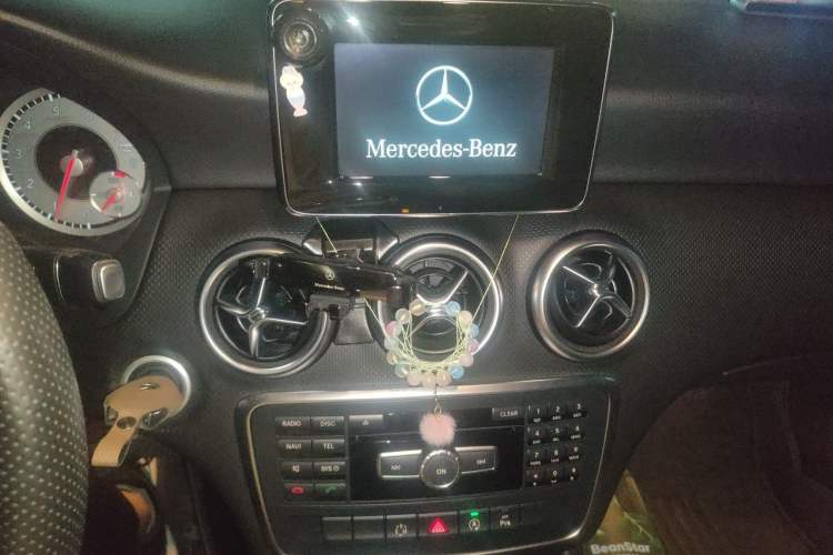 Used Mercedes-Benz A-Class 2015 A 200 Fashion Model Audio And AC Panel
