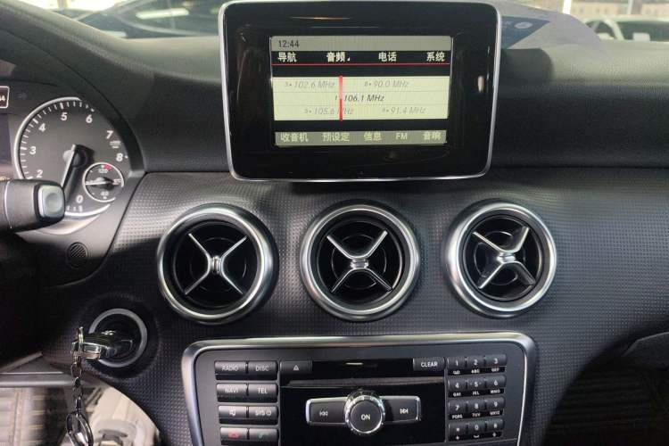 Used Mercedes-Benz A-Class 2015 A 180 Audio And AC Panel