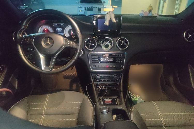 Used Mercedes-Benz A-Class 2015 A 200 Fashion Model Center Console