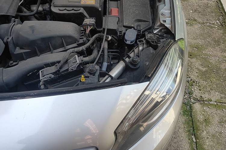 Used Mercedes-Benz A-Class 2015 A 200 Fashion Model Engine Bay Left