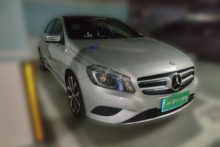 Used Mercedes-Benz A-Class 2015 A 200 Fashion Model Front Right 45 Deg