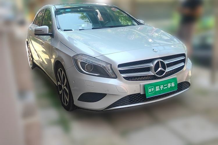 Used Mercedes-Benz A-Class 2015 A 200 Fashion Model Front Right 45 Deg