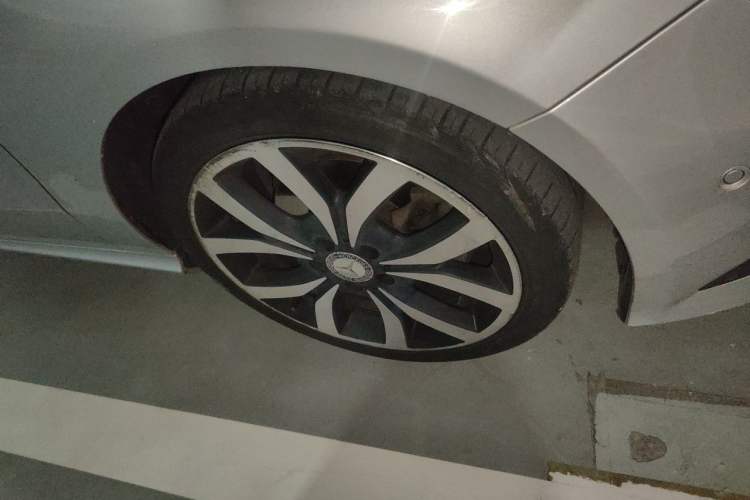 Used Mercedes-Benz A-Class 2015 A 200 Fashion Model Right Front Wheel Hub