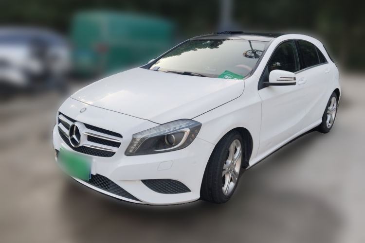 Ojetý Mercedes-Benz A-Class 2015 A 180 Guazi used car, China used car export, Used car for sale, Used cars, Cheapest cars for sale