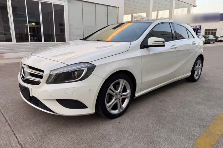 Używany Mercedes-Benz A-Class 2015 A 180 Guazi used car, China used car export, Used car for sale, Used cars, Cheapest cars for sale