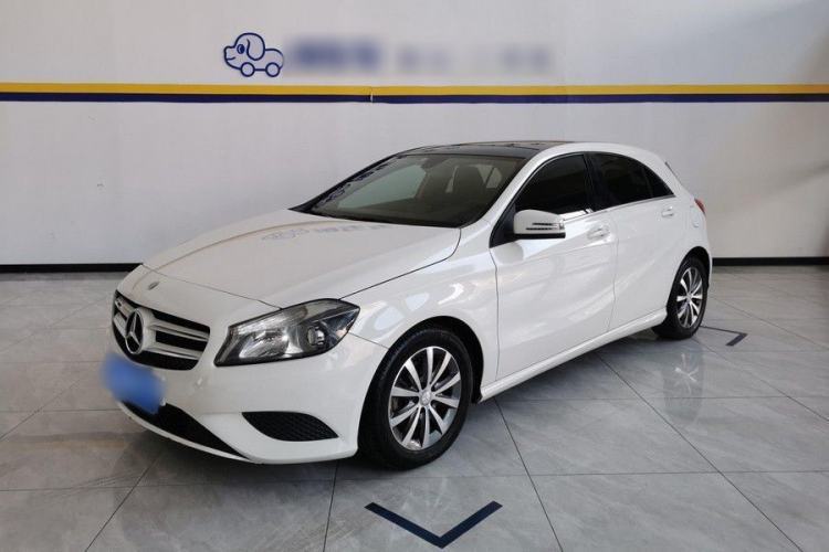 Używany Mercedes-Benz A-Class 2015 A 180 Standard Model Guazi used car, China used car export, Used car for sale, Used cars, Cheapest cars for sale