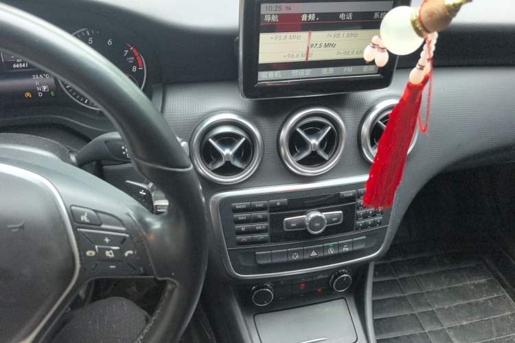Used Mercedes-Benz A-Class 2015 A 180 Audio And AC Panel