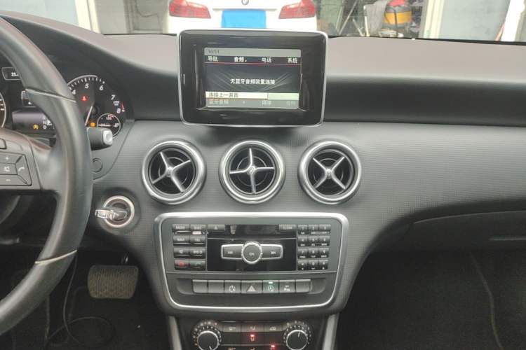 Used Mercedes-Benz A-Class 2015 A 180 Audio And AC Panel