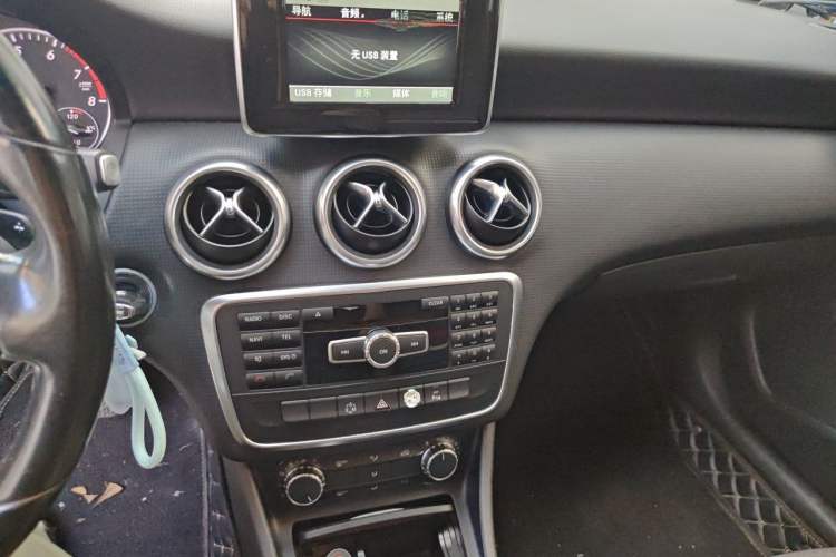 Used Mercedes-Benz A-Class 2015 A 180 Audio And AC Panel