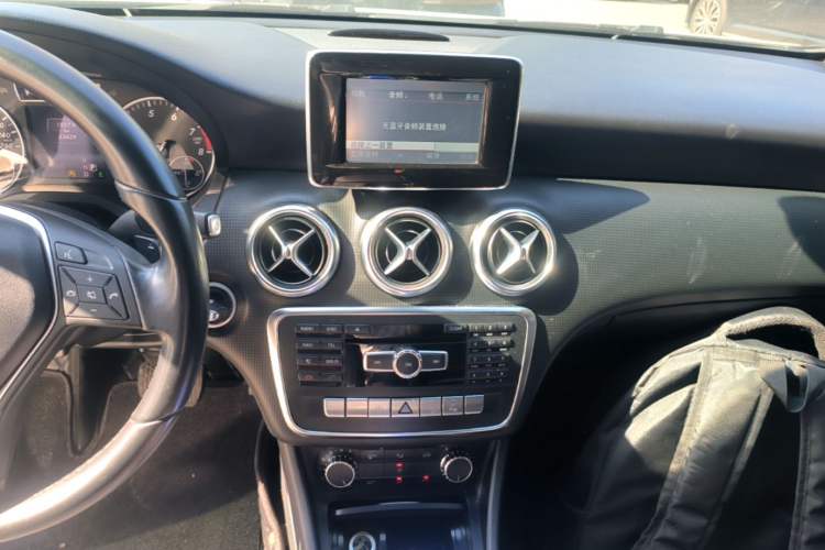 Used Mercedes-Benz A-Class 2015 A 180 Audio And AC Panel