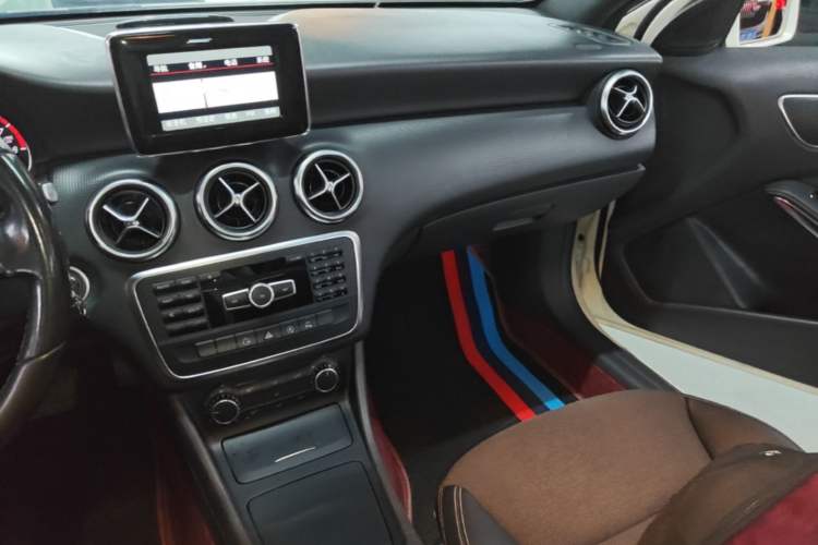 Used Mercedes-Benz A-Class 2015 A 180 Audio And AC Panel