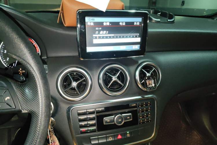 Used Mercedes-Benz A-Class 2015 A 180 Standard Model Audio And AC Panel