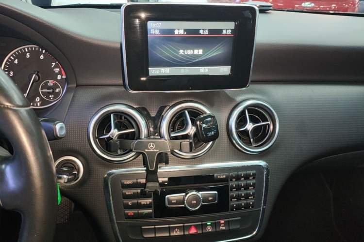 Used Mercedes-Benz A-Class 2015 A 180 Audio And AC Panel