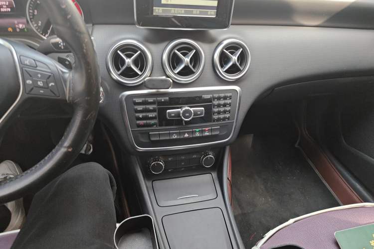 Used Mercedes-Benz A-Class 2015 A 180 Audio And AC Panel