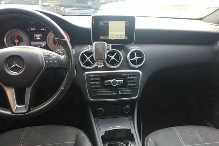 Used Mercedes-Benz A-Class 2015 A 200 Fashion Model Audio And AC Panel