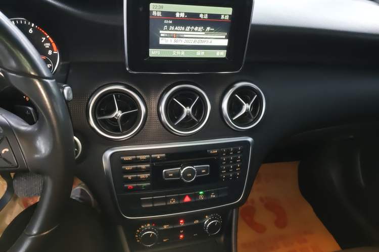 Used Mercedes-Benz A-Class 2015 A 180 Audio And AC Panel