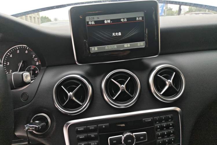 Used Mercedes-Benz A-Class 2015 A 180 Audio And AC Panel