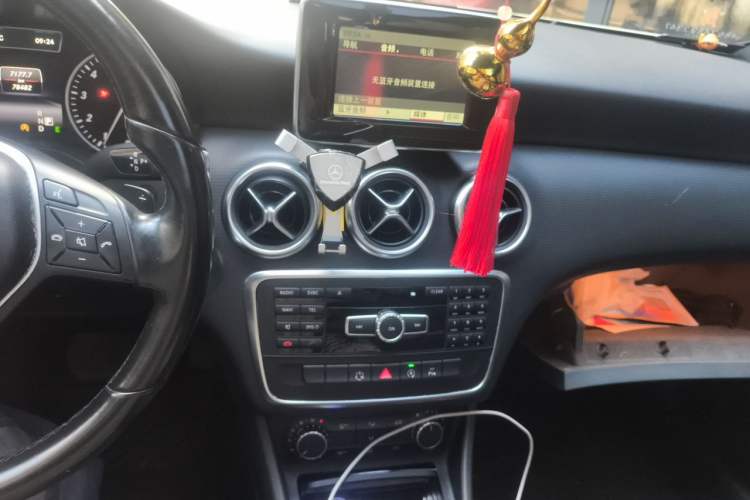 Used Mercedes-Benz A-Class 2015 A 180 Audio And AC Panel