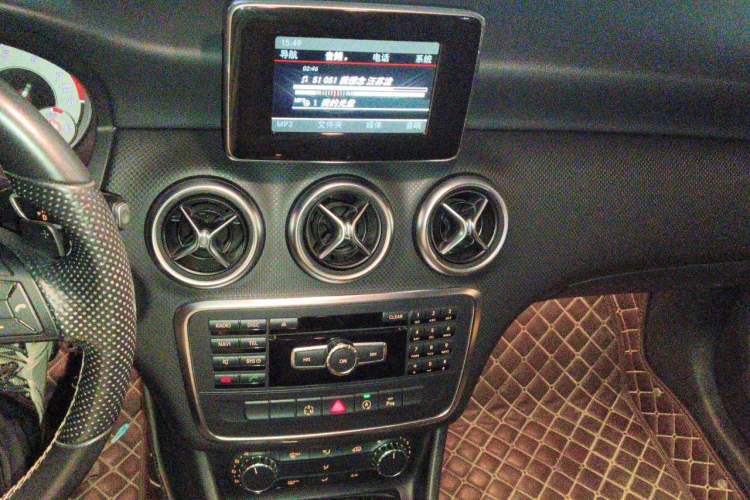 Used Mercedes-Benz A-Class 2015 A 200 Fashion Model Audio And AC Panel