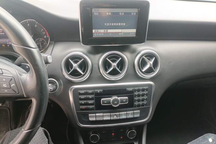 Used Mercedes-Benz A-Class 2015 A 180 Audio And AC Panel