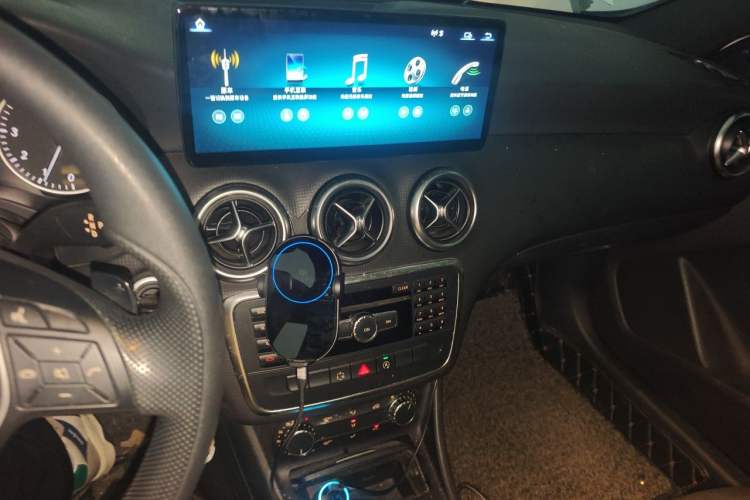 Used Mercedes-Benz A-Class 2015 A 180 Standard Model Audio And AC Panel