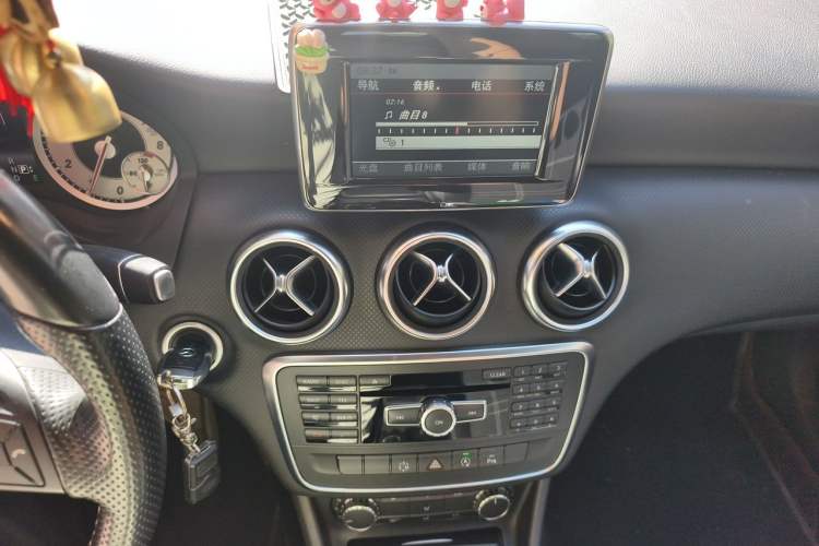 Used Mercedes-Benz A-Class 2015 A 200 Fashion Model Audio And AC Panel