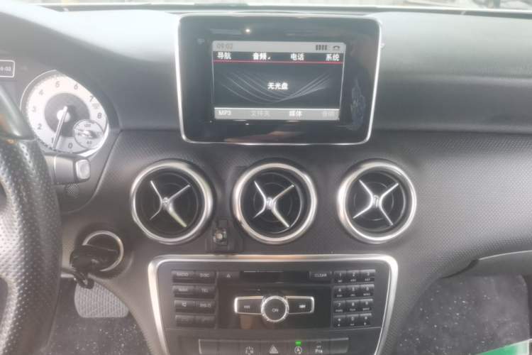 Used Mercedes-Benz A-Class 2015 A 200 Fashion Model Audio And AC Panel