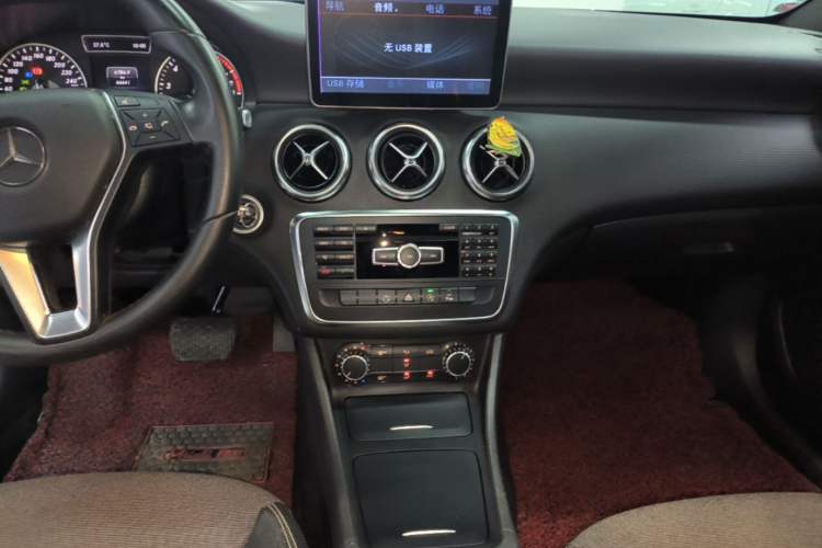 Used Mercedes-Benz A-Class 2015 A 180 Audio And AC Panel