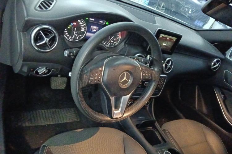 Used Mercedes-Benz A-Class 2015 A 180 Standard Model Center Console