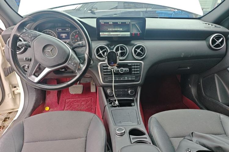 Used Mercedes-Benz A-Class 2015 A 180 Center Console