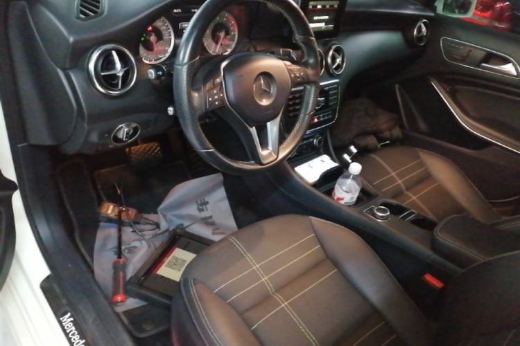 Used Mercedes-Benz A-Class 2015 A 200 Fashion Model Center Console
