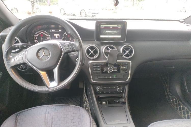 Used Mercedes-Benz A-Class 2015 A 180 Standard Model Center Console